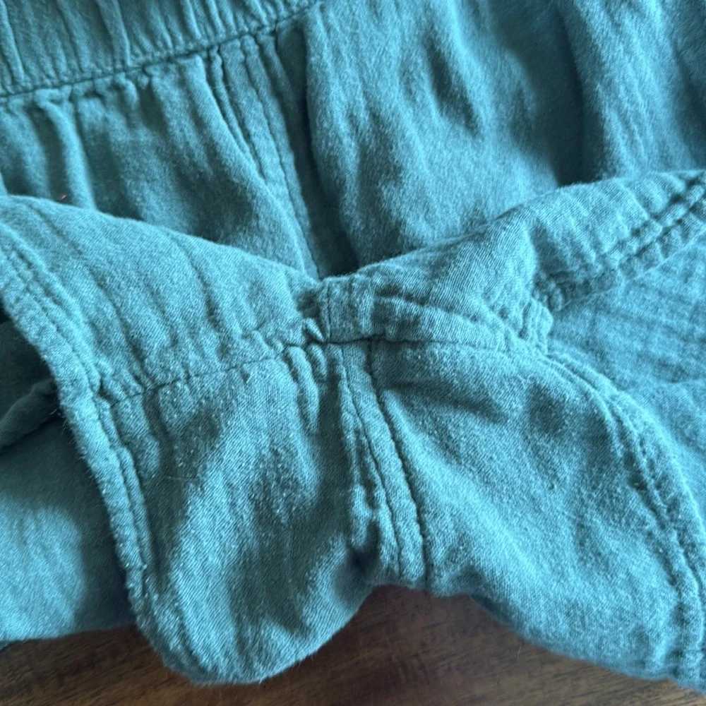 Universal Thread Sage Green cotton textured Shorts medium - Picture 5 of 6